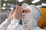 カレーやタレ類は調理するごとに濃度・成分検査を始めとする味覚チェックを実施。厳格な基準の下で味と品質の均一化を徹底しています。