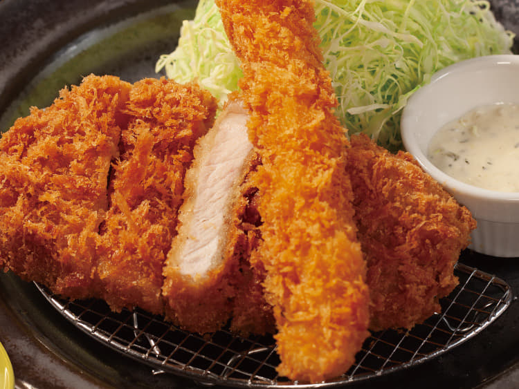 “国産雪国育ち”ロースかつ＆海老フライ１尾定食