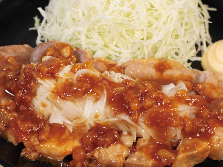 背脂生姜タレの“リブ”ロースポークフライドステーキ定食