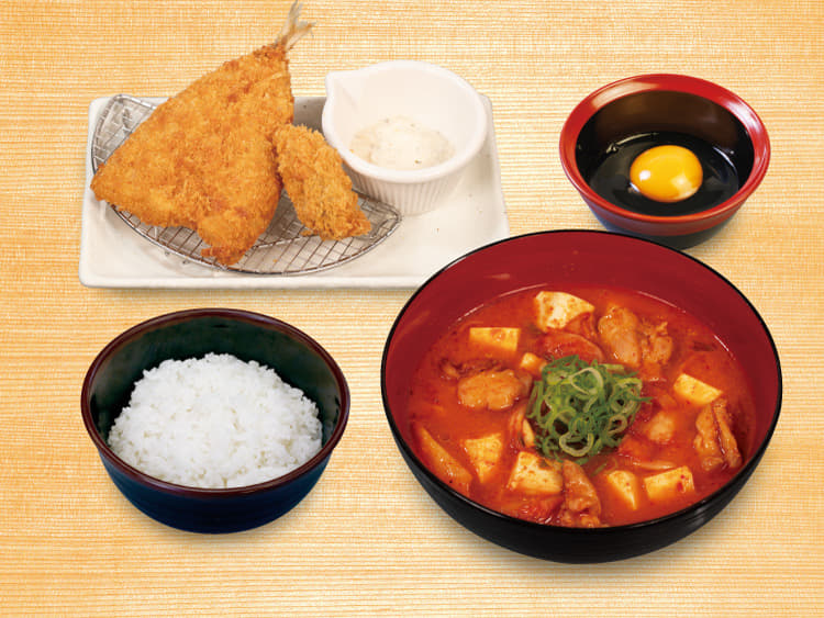 鶏豆腐キムチチゲ海鮮（カキ1個・アジ1枚）定食