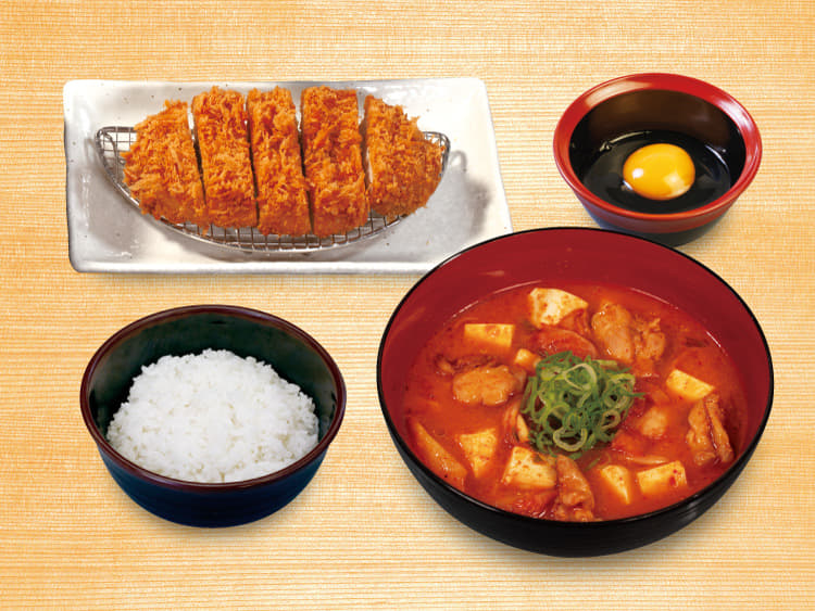 鶏豆腐キムチチゲロースかつ定食