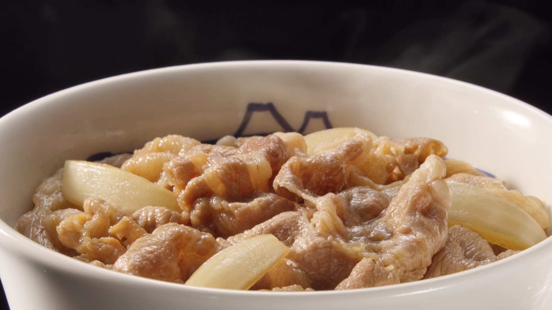 松屋フーズ｜牛めし（牛丼）、カレー、定食、その他丼物でおなじみの松屋をはじめ、とんかつ業態、鮨業態、ラーメン業態、カフェ業態を運営