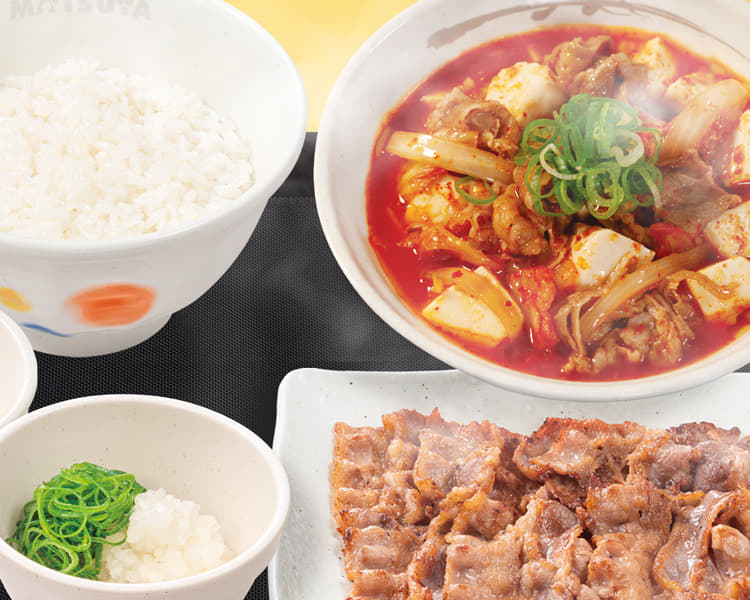 牛豆腐キムチチゲ牛カルビ焼肉定食