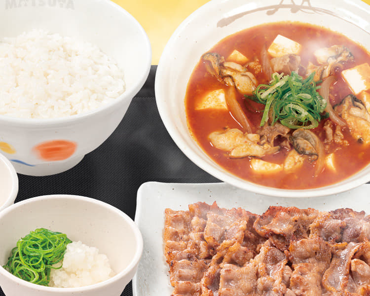 牡蠣入り牛豆腐キムチチゲ牛カルビ焼肉セット