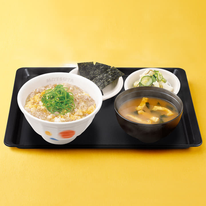 得朝鶏そぼろたまご丼