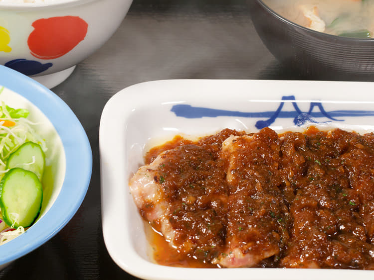 たっぷりシャリアピンソースのポークソテー定食 メニュー 松屋