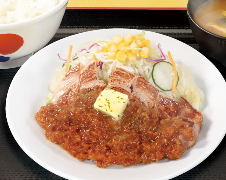 国産雪国育ち厚切りトンテキ定食シャリアピンソース