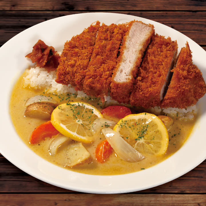 ごろごろ野菜超厚切りロースかつレモンクリームカレー