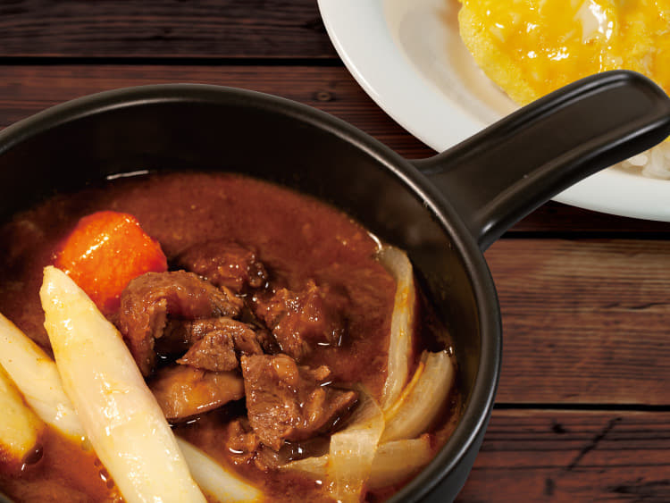 牛すじ&ビーフオムレツカレー