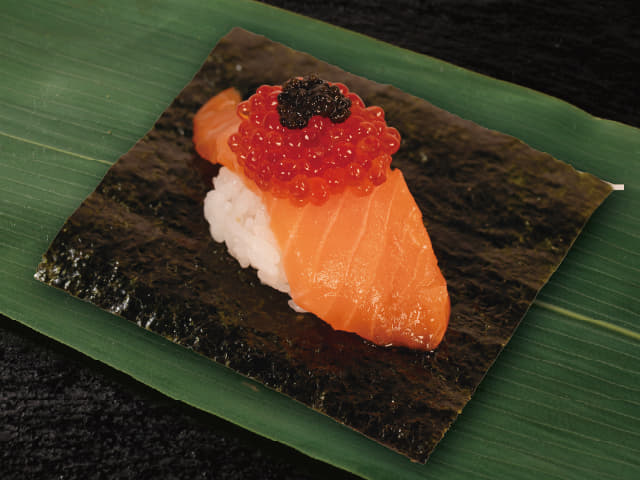 紅鮭いくらビアとサーモンの包み寿司