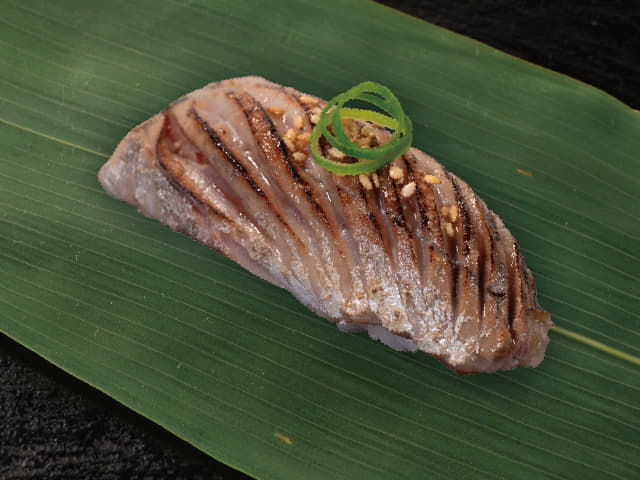アジ炙り岩塩ゴマ油（1貫）