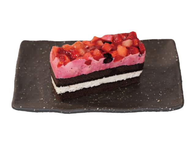 イチゴとブルーベリーケーキ