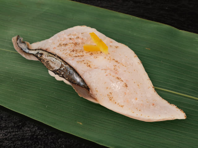 寒さわら炙り岩塩ゆずのせ(１貫)