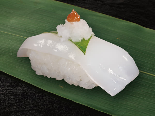 甲イカ梅肉鬼おろしのせ（1貫）